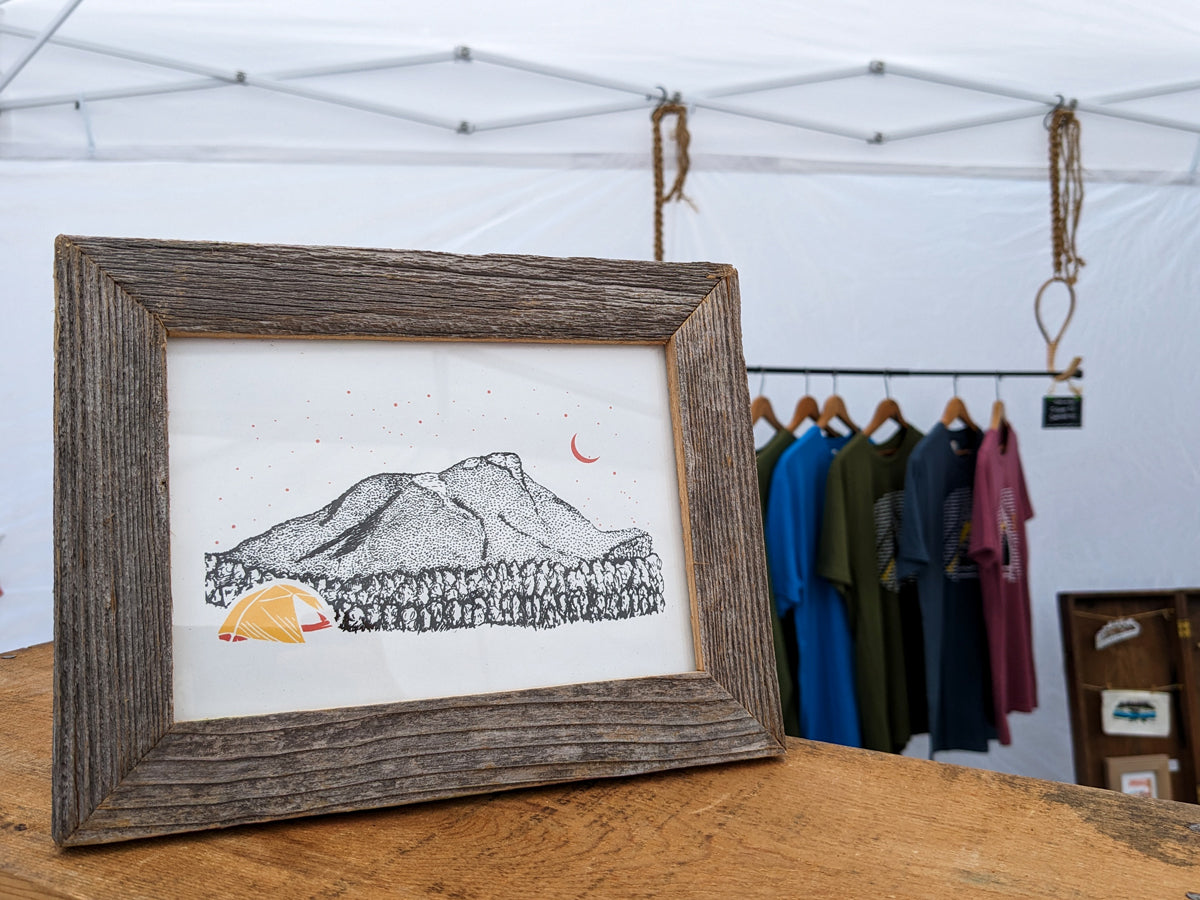 Montañas - Camping Art Print